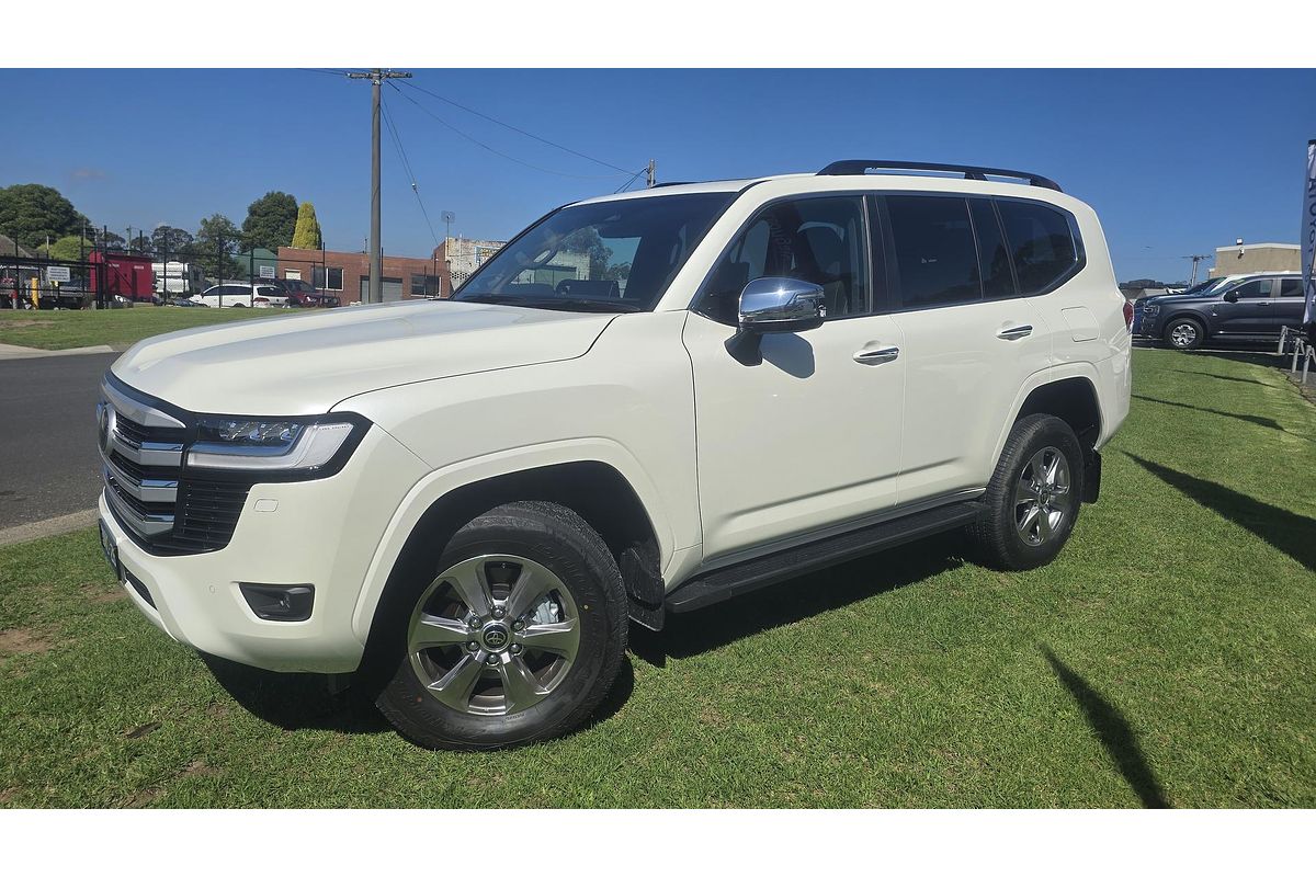 2025 Toyota Landcruiser Sahara FJA300R