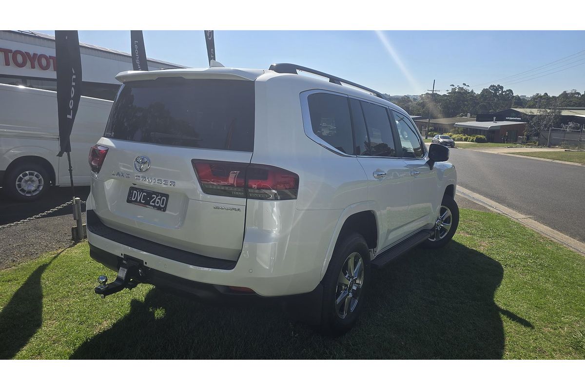 2025 Toyota Landcruiser Sahara FJA300R