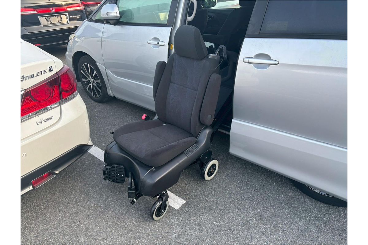 2012 Toyota Estima Aeras Side Lift Up