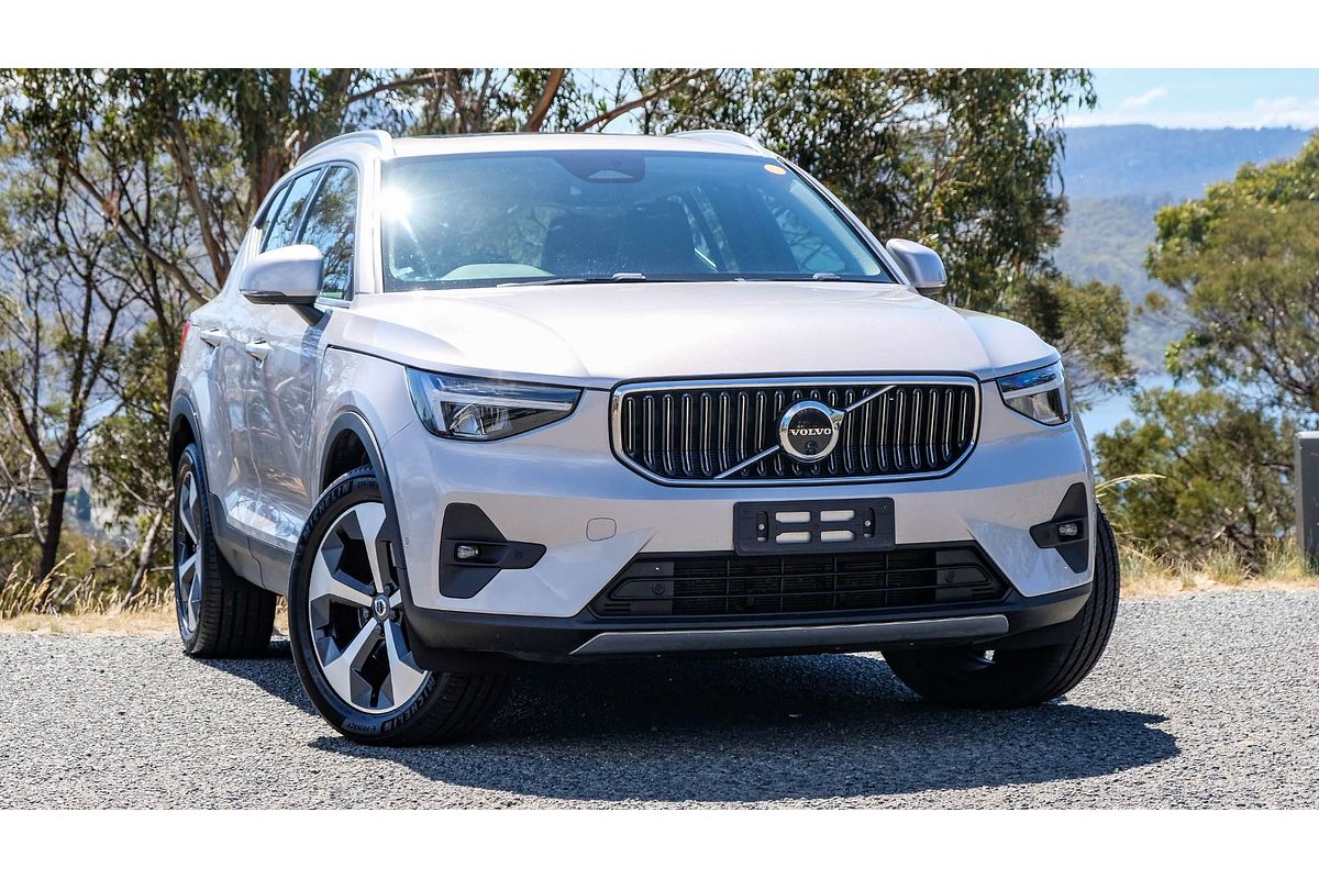 2023 Volvo XC40 Ultimate B4 Bright