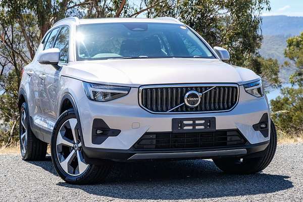 2023 Volvo XC40 Ultimate B4 Bright