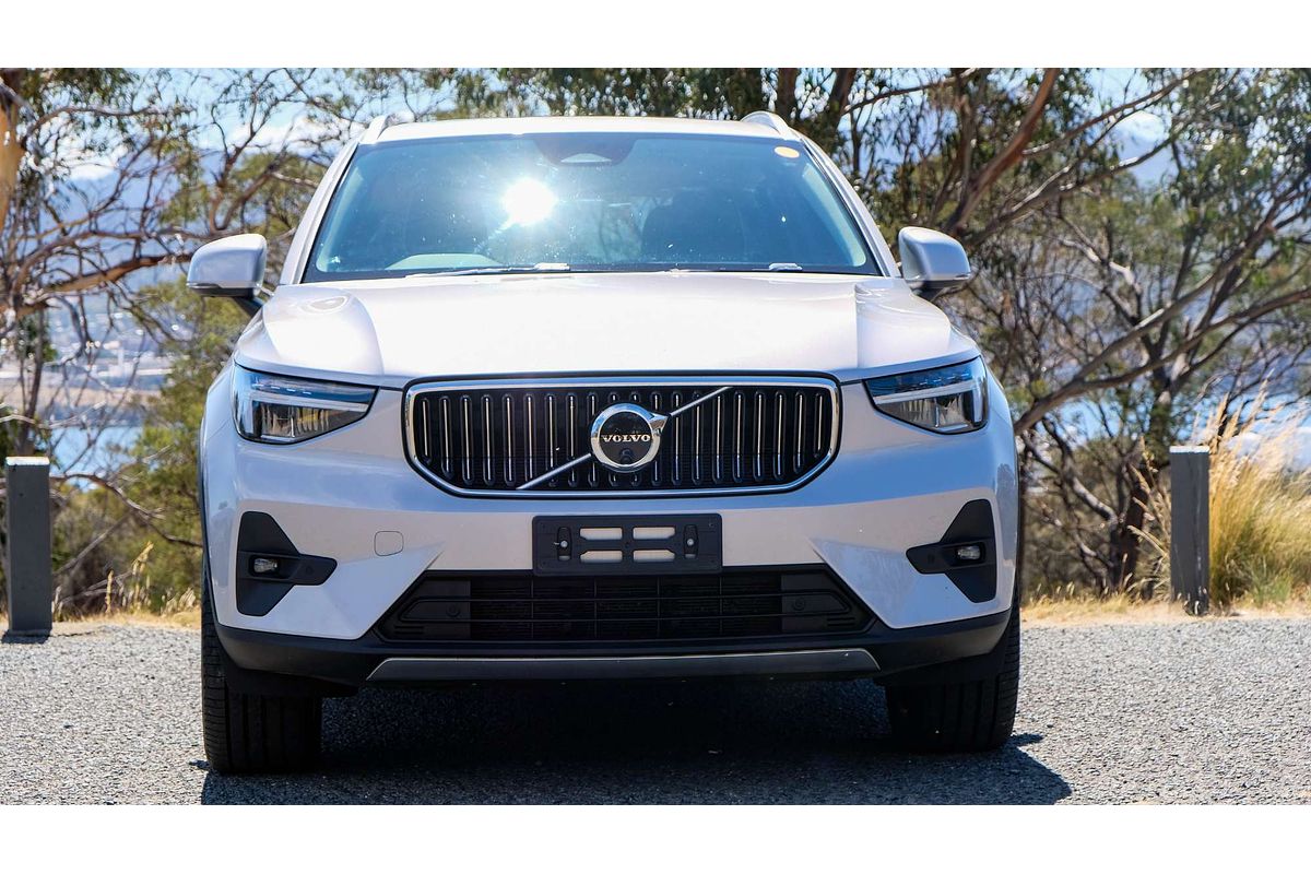 2023 Volvo XC40 Ultimate B4 Bright