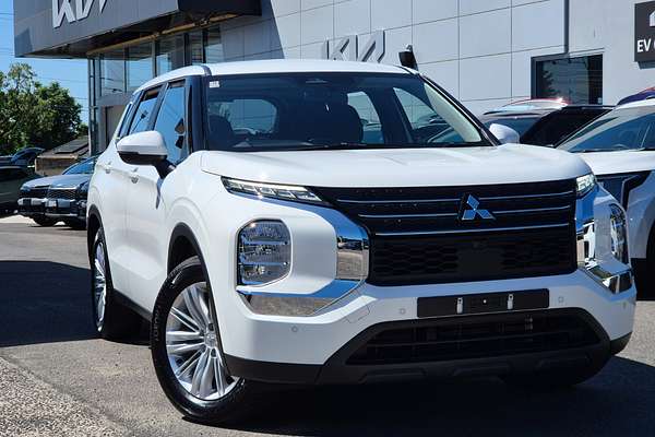 2024 Mitsubishi Outlander ES ZM