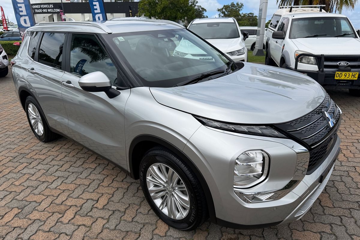 2023 Mitsubishi Outlander LS ZM