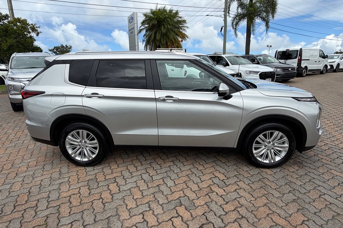 2023 Mitsubishi Outlander LS ZM