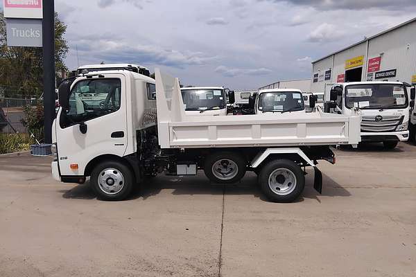 2025 Hino 616 - 300 Series