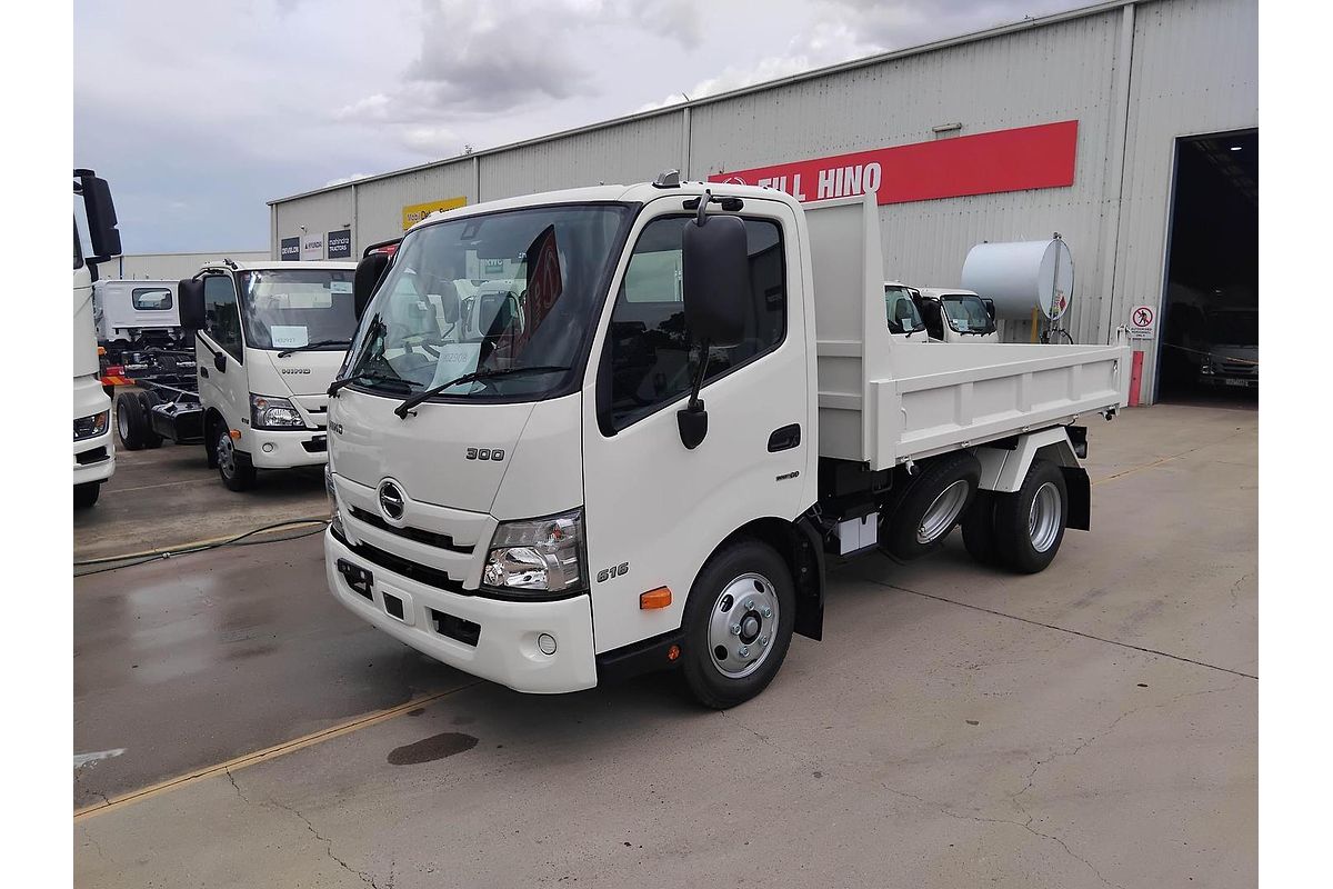 2025 Hino 616 - 300 Series