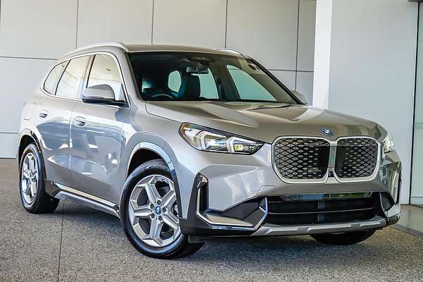 2025 BMW iX1 eDrive20 xLine U11