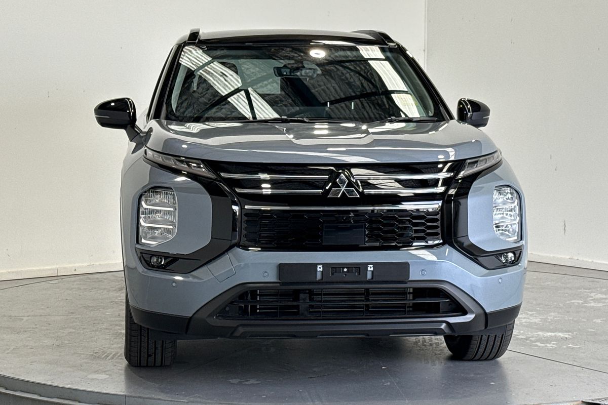 2025 Mitsubishi Outlander LS BLACK EDITION ZM