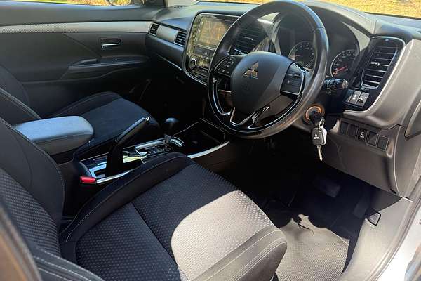 2017 Mitsubishi Outlander LS Safety Pack ZK thumb-9