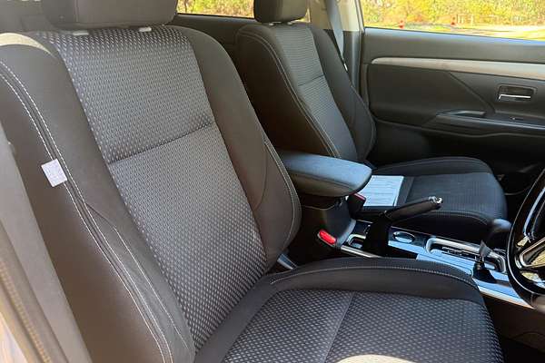 2017 Mitsubishi Outlander LS Safety Pack ZK thumb-10