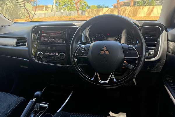 2017 Mitsubishi Outlander LS Safety Pack ZK thumb-11