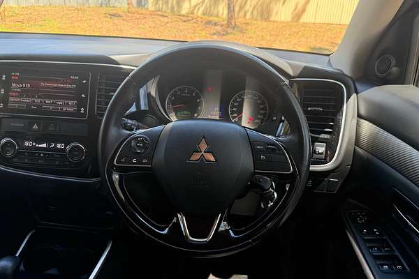 2017 Mitsubishi Outlander LS Safety Pack ZK thumb-12