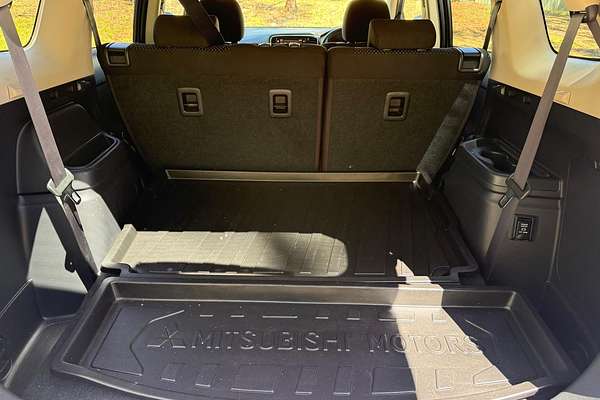 2017 Mitsubishi Outlander LS Safety Pack ZK thumb-16