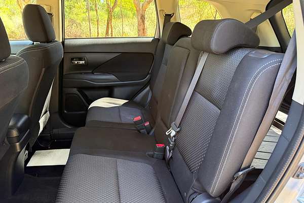 2017 Mitsubishi Outlander LS Safety Pack ZK thumb-18