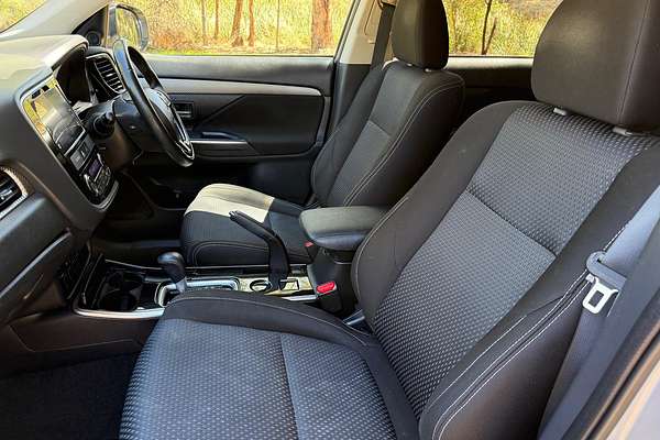 2017 Mitsubishi Outlander LS Safety Pack ZK thumb-19
