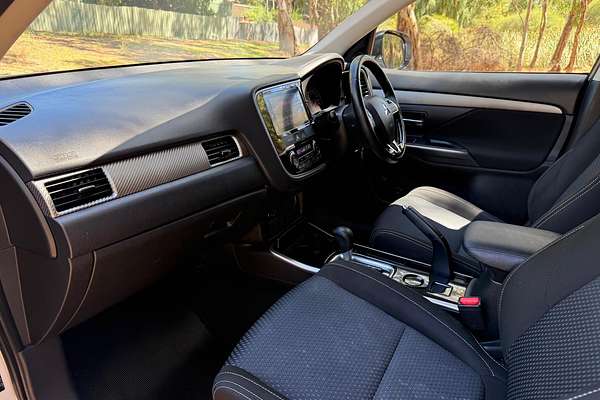 2017 Mitsubishi Outlander LS Safety Pack ZK thumb-20