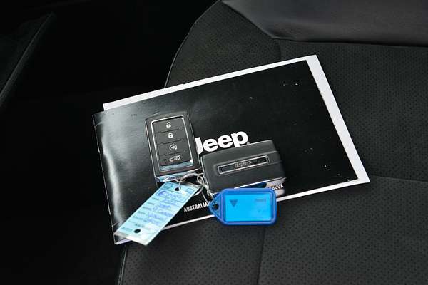 2022 Jeep Grand Cherokee L Night Eagle WL thumb-21