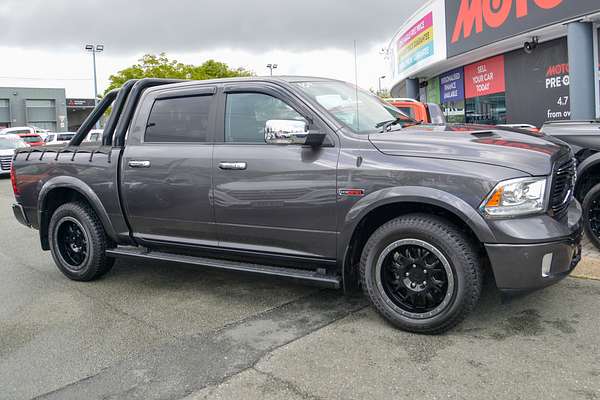 2019 RAM 1500 Laramie DS 4X4 SWB thumb-4