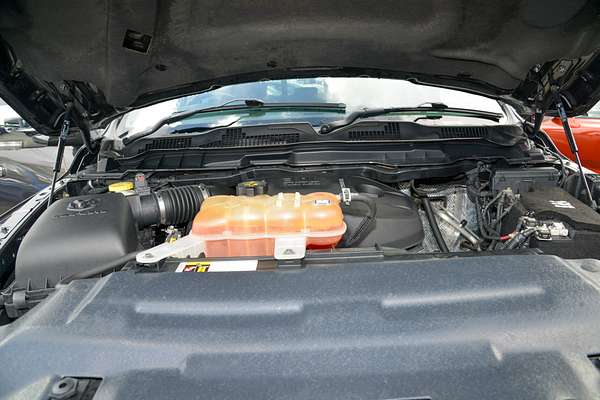 2019 RAM 1500 Laramie DS 4X4 SWB thumb-7