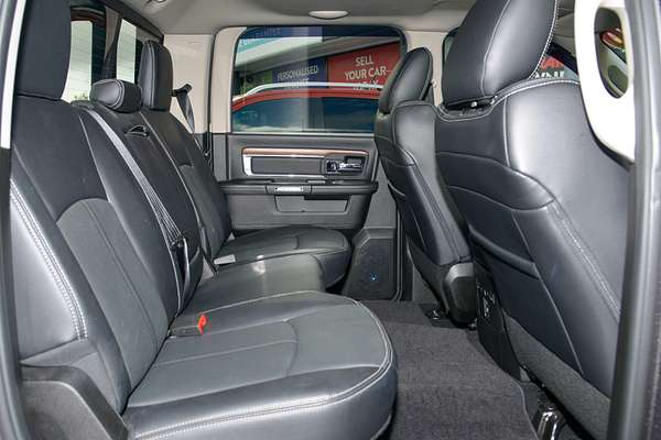 2019 RAM 1500 Laramie DS 4X4 SWB thumb-8