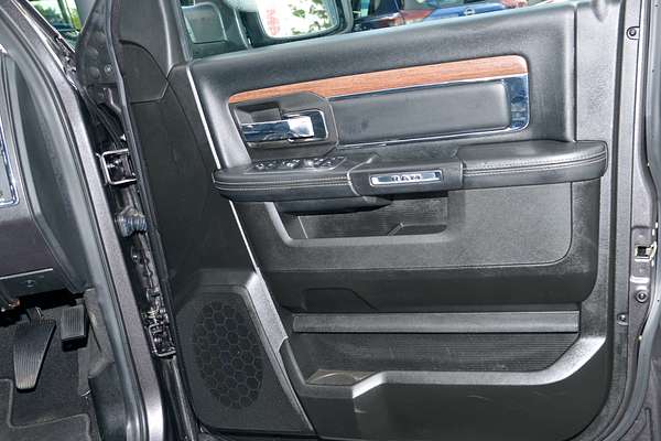 2019 RAM 1500 Laramie DS 4X4 SWB thumb-15