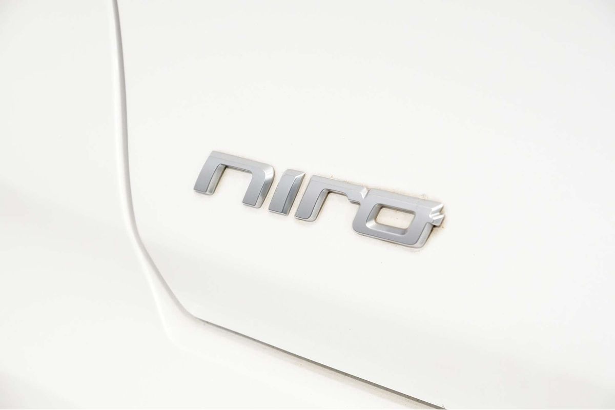 2021 Kia Niro Hybrid Sport DE