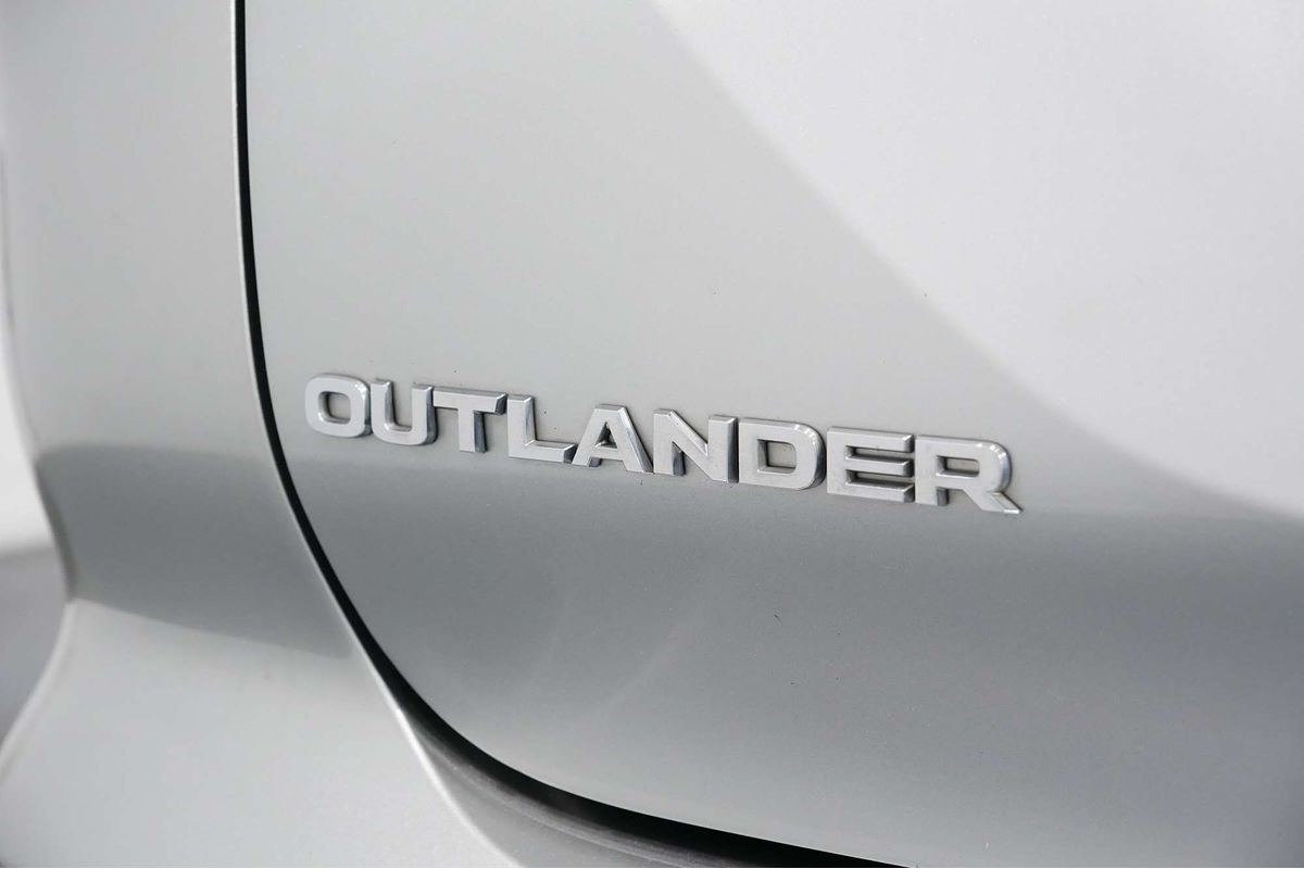 2022 Mitsubishi Outlander ES ZM