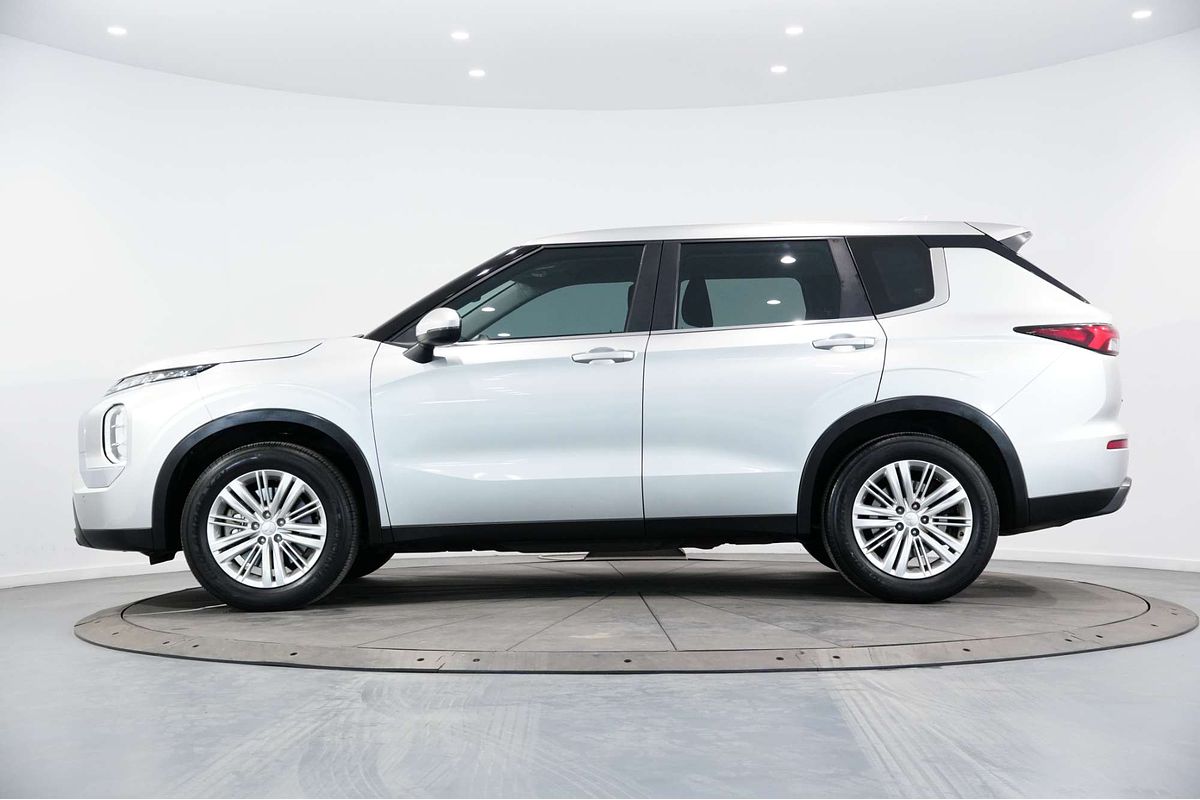 2022 Mitsubishi Outlander ES ZM