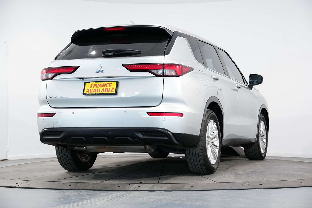 2022 Mitsubishi Outlander ES ZM