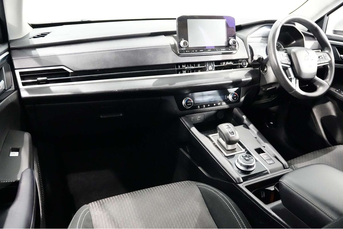 2022 Mitsubishi Outlander ES ZM