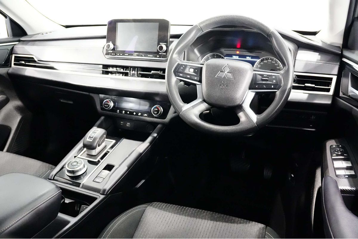 2022 Mitsubishi Outlander ES ZM