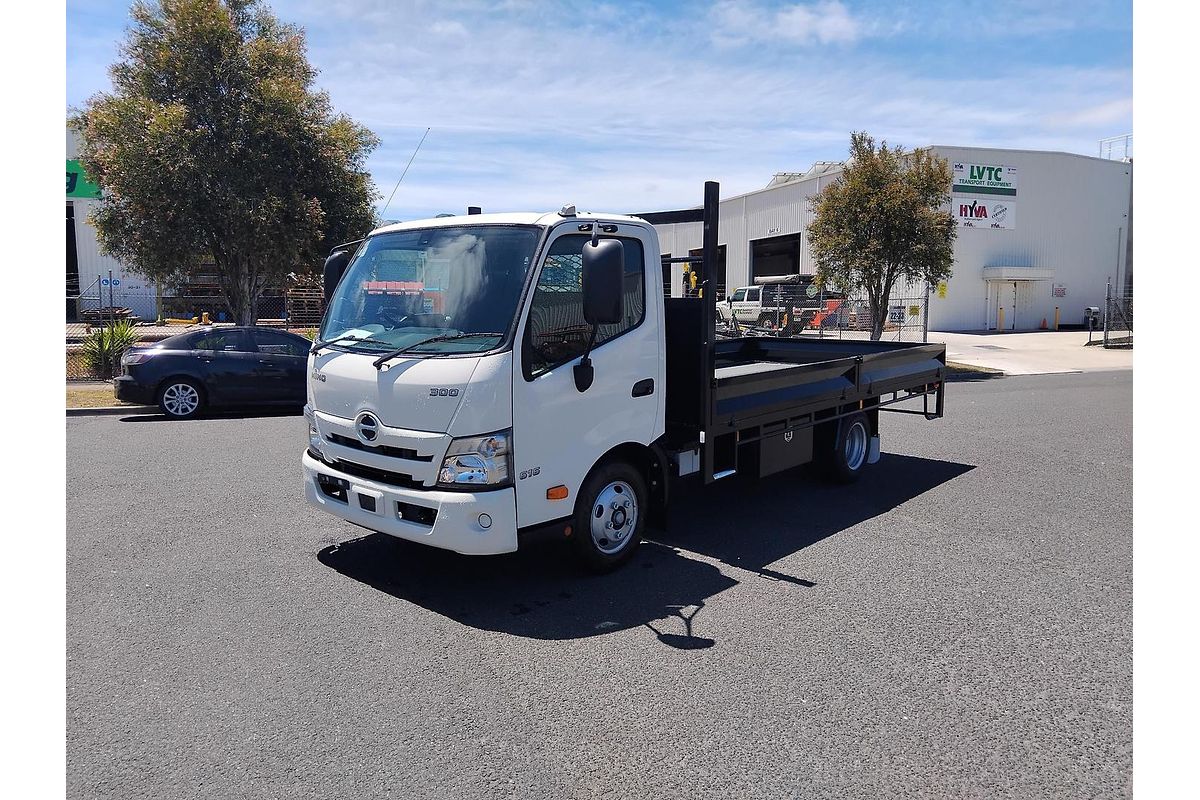 2025 Hino 616 - 300 Series