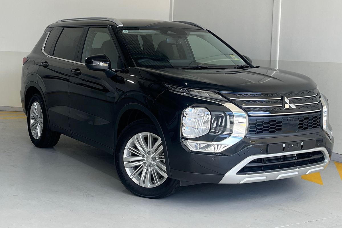 2023 Mitsubishi Outlander LS ZM