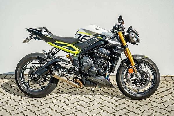 2023 Triumph STREET TRIPLE 7 65 MOTO 2