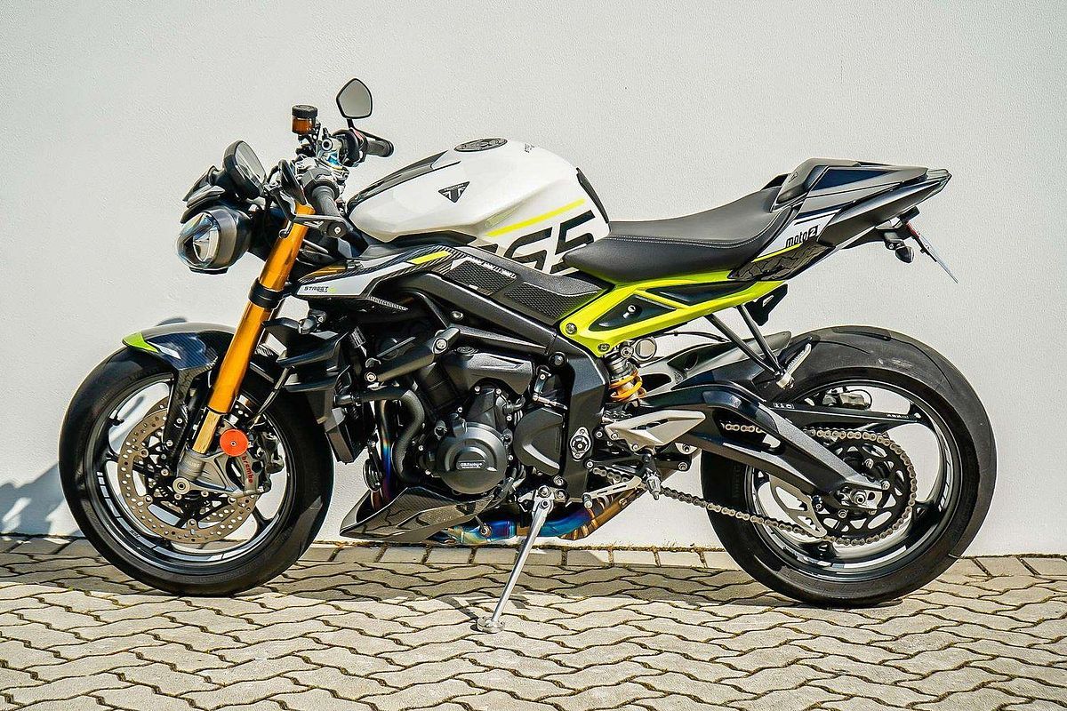 2023 Triumph STREET TRIPLE 7 65 MOTO 2