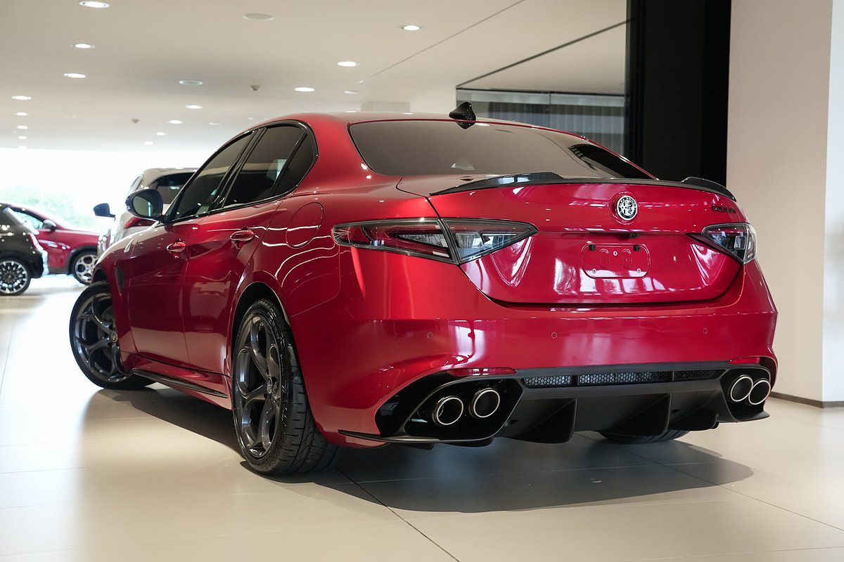 2025 Alfa Romeo Giulia Quadrifoglio Estrema Series 5