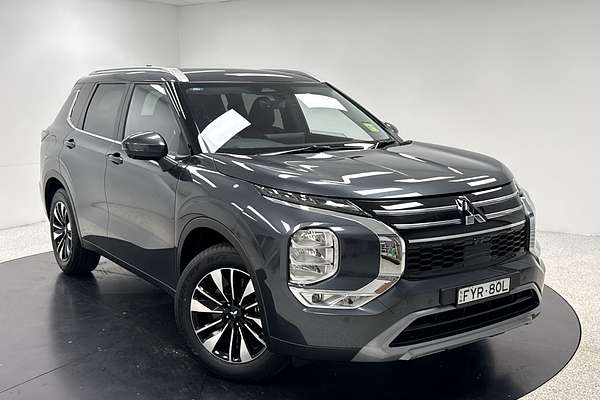 2025 Mitsubishi Outlander LS ZM