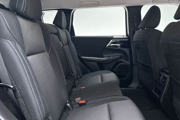 2023 Mitsubishi Outlander ES ZM thumb-11