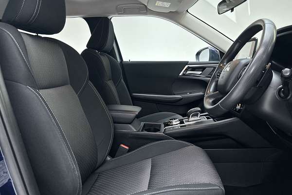 2023 Mitsubishi Outlander ES ZM thumb-12