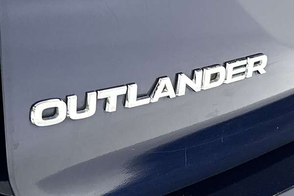 2023 Mitsubishi Outlander ES ZM thumb-21