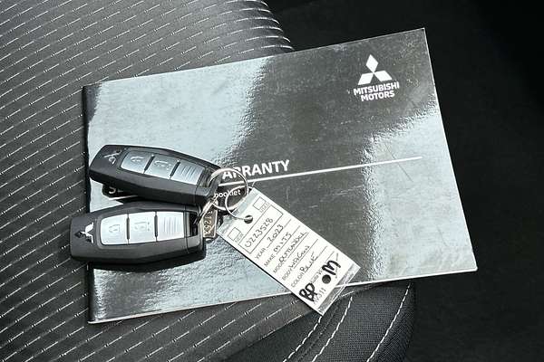 2023 Mitsubishi Outlander ES ZM thumb-22