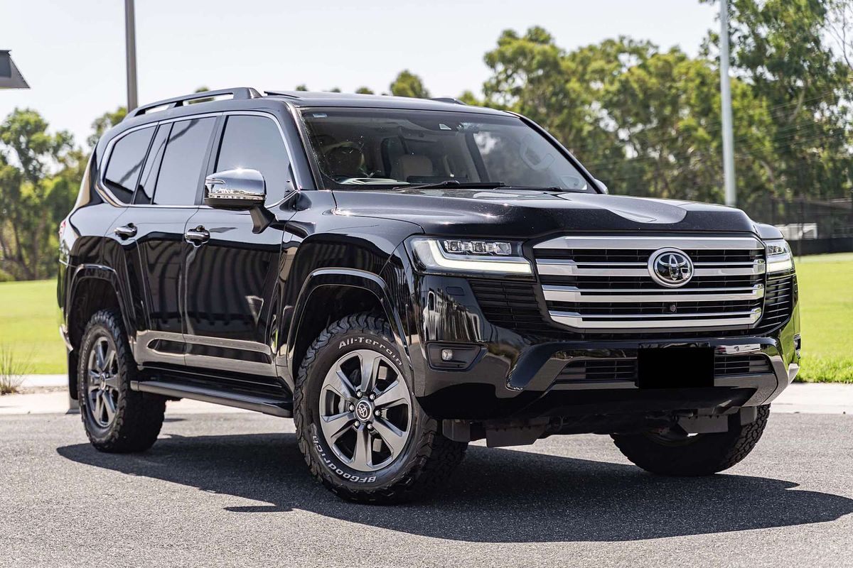 2022 Toyota Landcruiser Sahara FJA300R