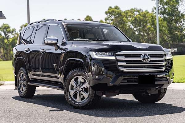 2022 Toyota Landcruiser Sahara FJA300R