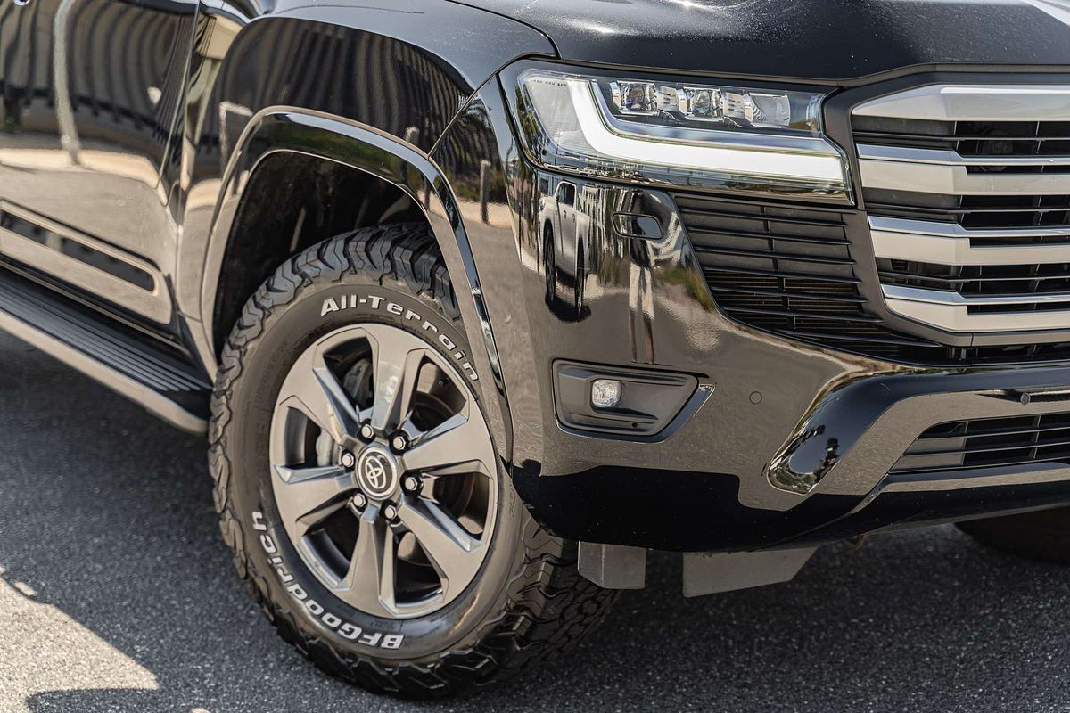 2022 Toyota Landcruiser Sahara FJA300R