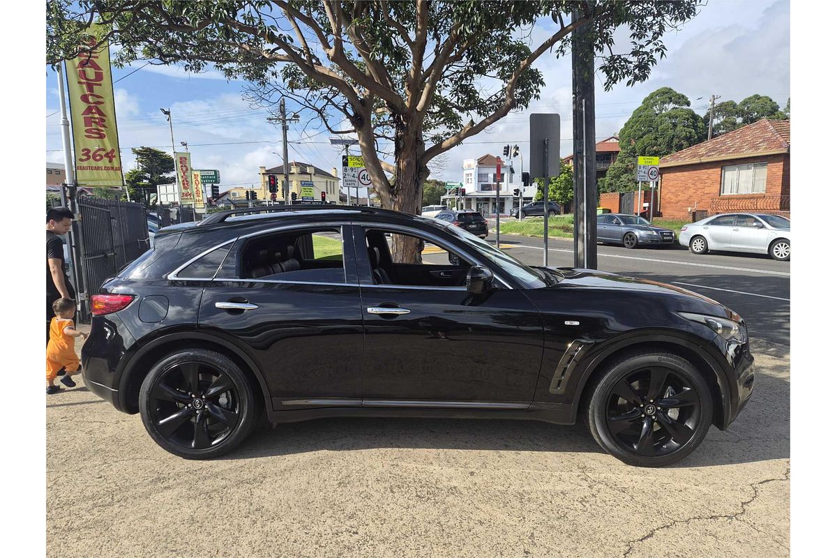 2016 INFINITI QX70 S Premium S51