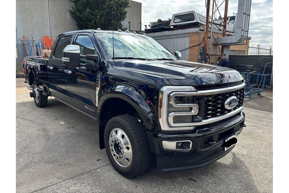 2025 Ford F450 Platinum 4X4