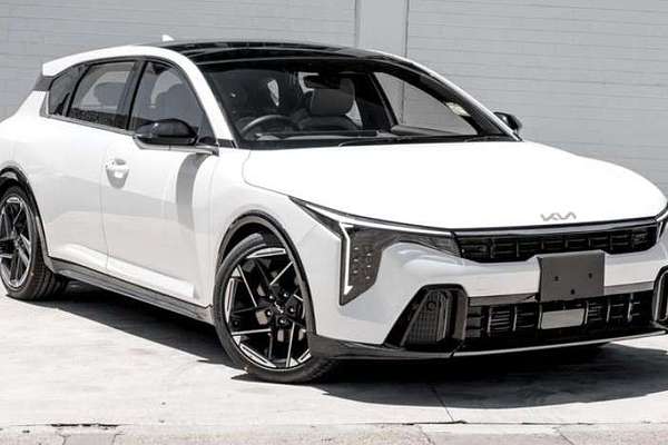 2025 Kia K4 GT-Line CL4m