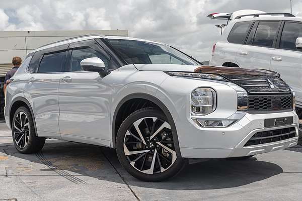 2023 Mitsubishi Outlander Exceed ZM