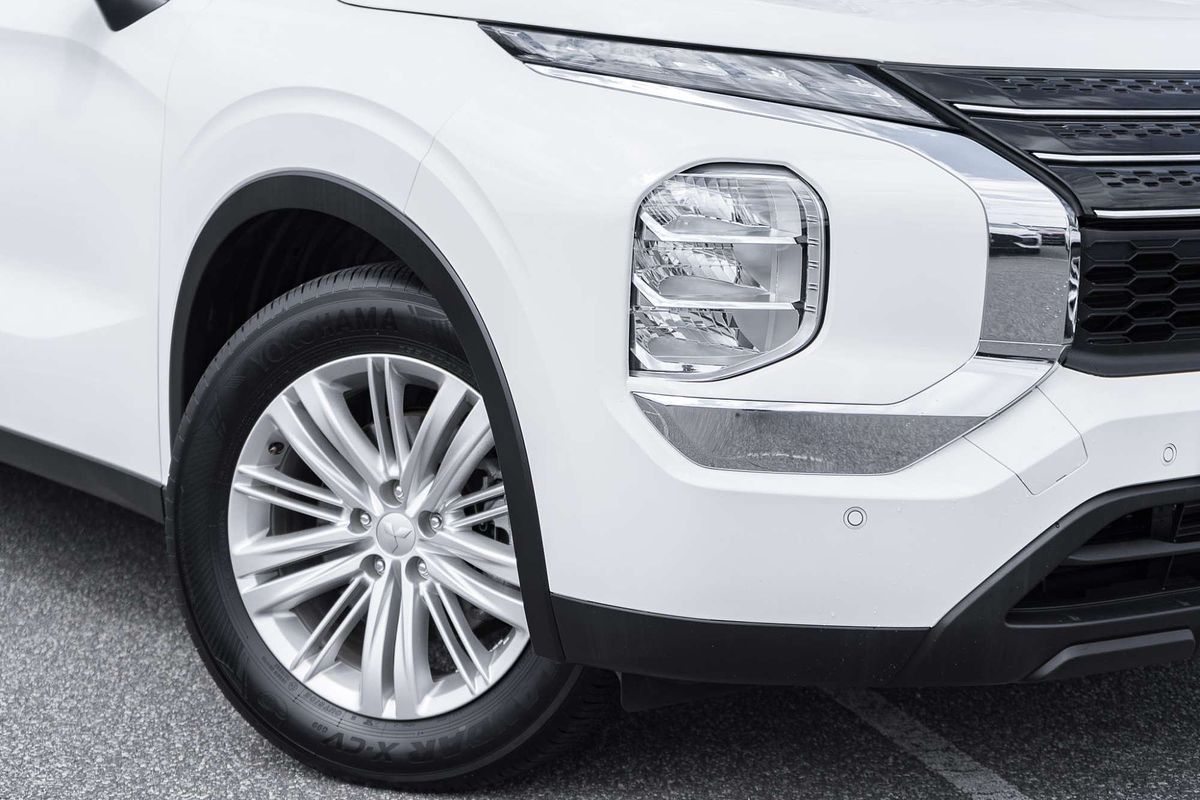 2024 Mitsubishi Outlander ES ZM